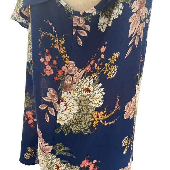 Tempted Blue Floral Print Short Ruffled Sleeve Strappy V-Neck Top Size 1X - Picture 6 of 9